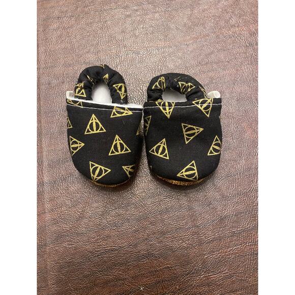 Harry Potter Other - Trendy Baby Moc Shop Harry Potter Deathly Hallows Moccasin Crib Shoe 0-3 Month